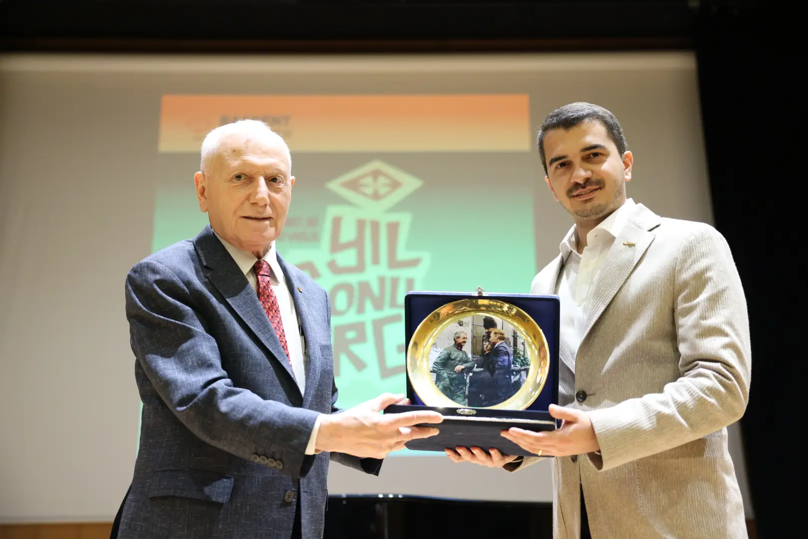 Hüseyin Can Güner ve Mehmet Haberal Yeni Mezunların Sergisine Katıldı haber görseli