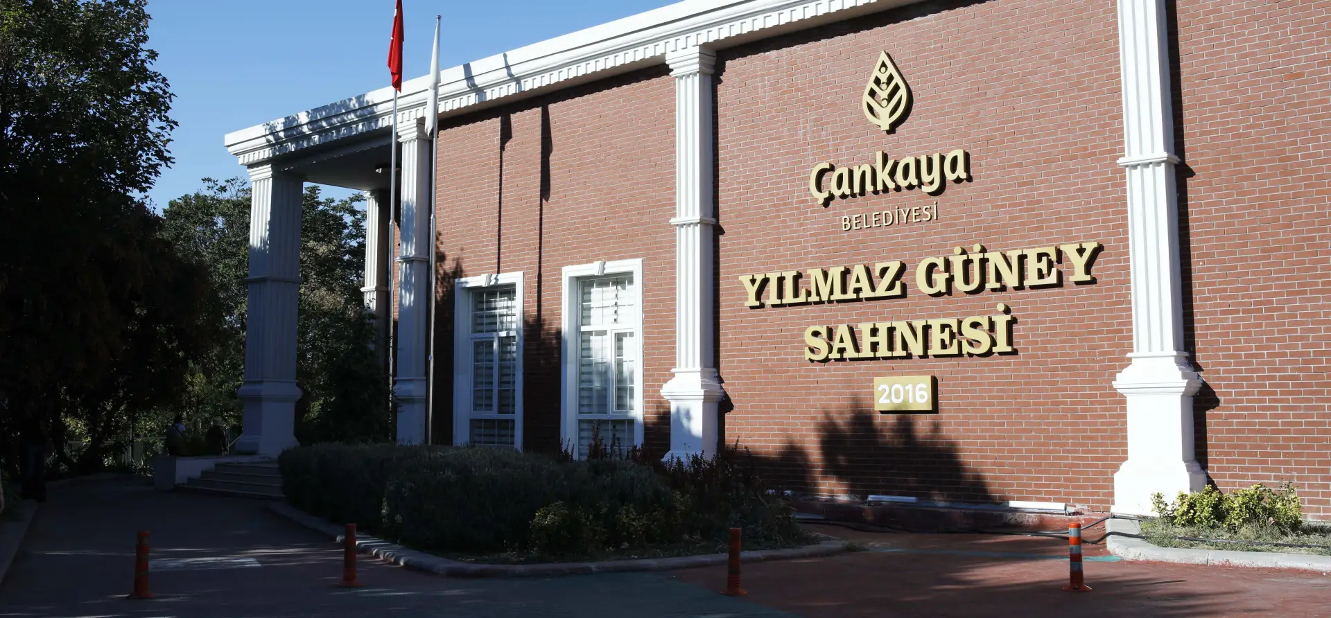 Yılmaz Güney Sahnesi