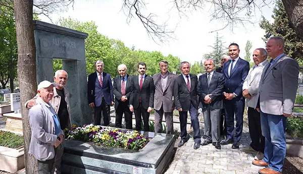Ankara'nın Efsane Başkanı Dinçer Mezarı Başında Anıldı haber görseli