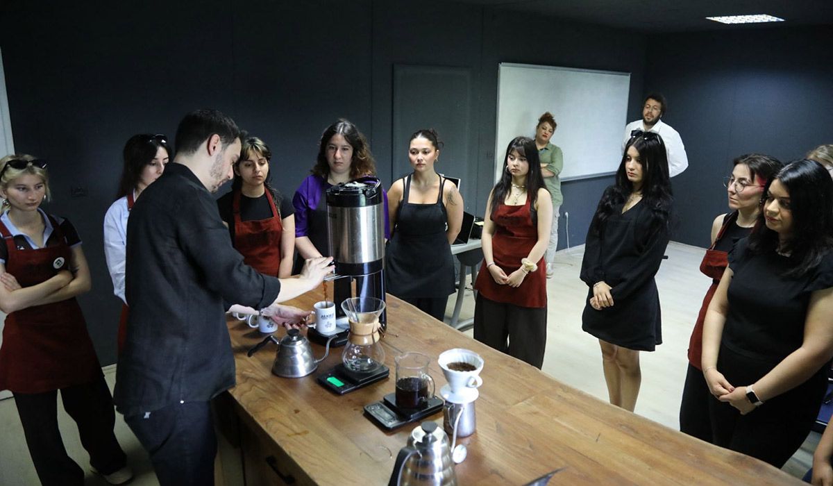 barista10062026b_1781074863_dW9Cx5PW.jpg