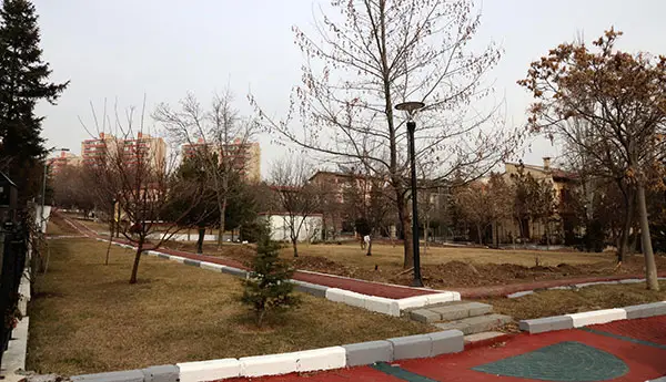 Gazeteci Emin Çölaşan Parkı