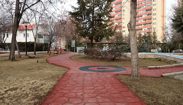 Gazeteci Emin Çölaşan Parkı
