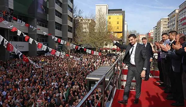 Başkan Hüseyin Can Güner Seçim Zaferini Çankayalılarla Kutladı haber görseli