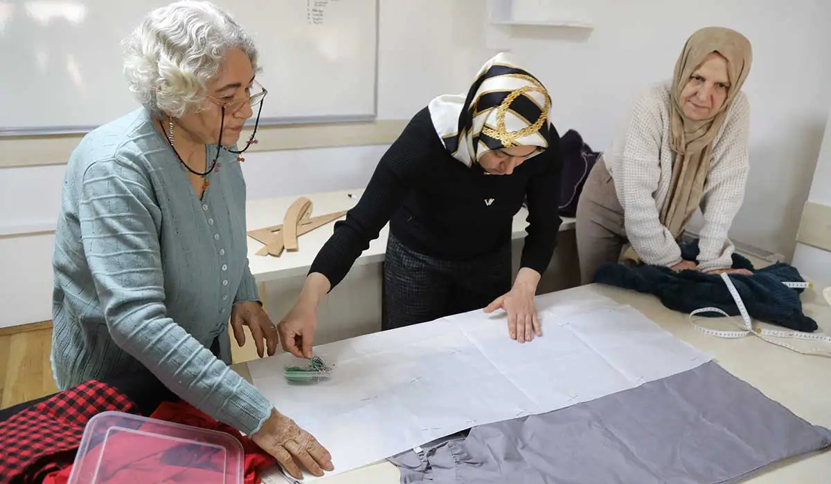 Çankayalılar Hem Öğreniyor Hem de Meslek Ediniyor haber görseli