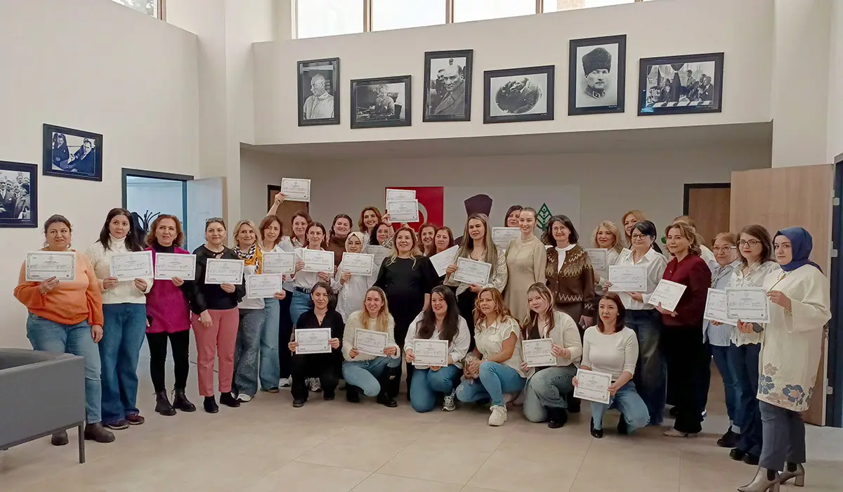 Çankaya Evi Meslek Edindirme Eğitiminde 40 Kursiyere Sertifika haber görseli