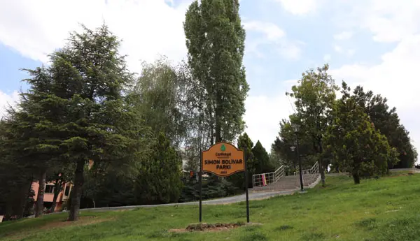 Simon Bolivar Parkı